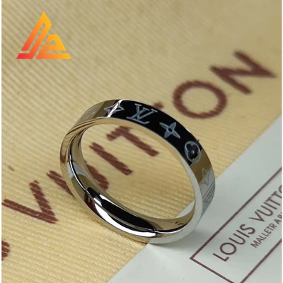Nhẫn Titan LV khắc tên theo yêu cầu Louis Vuitton Monogram cặp đôi unisex Titanium [Bảo hành 5 năm]