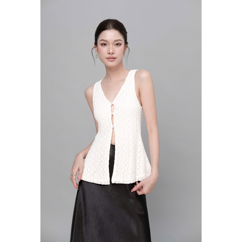 RUBIES Hebe Top - Áo Thun Nữ Dáng Suông Ôm Sát Nách 3 Lỗ Cổ Tim V
