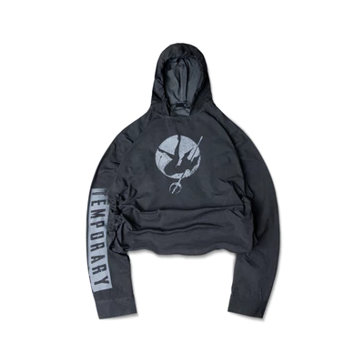 Áo dài tay có mũ "GOLDIE TMPRARY HOOD" màu đen 100% nylon