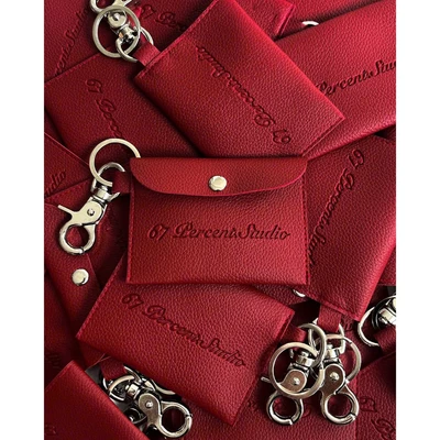 Túi Mini Pouch Charm 67PERCENT / 67% Chất Liệu Da PU Màu Đỏ In Logo Chìm - Card Holder