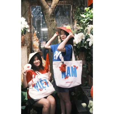 TÚI VIỆT NAM SAIGONSWAGGER® Phiên Bản Giới Hạn Lễ 02/09 Tặng Charm "Nón Lá" Tote Bag