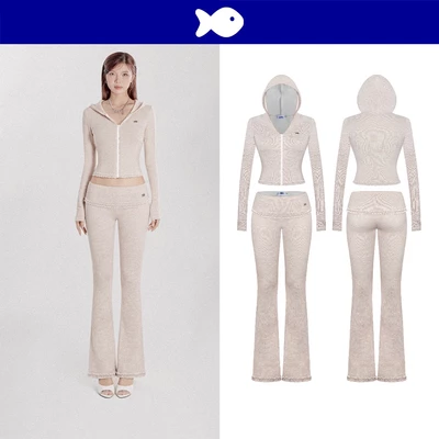 Set đồ nữ quần dài ống loe và áo khoác DKMV viền phối bèo điệu đà đính logo cá ôm dáng màu nâu Glimmer Set | K-SET16-N