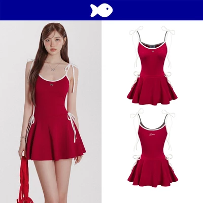 Váy kiểu 2 dây phối viền trắng DKMV có quần trong dáng ngắn xòe xinh màu đỏ đính logo inox và thêu Lido Dress| K-D2-DOT