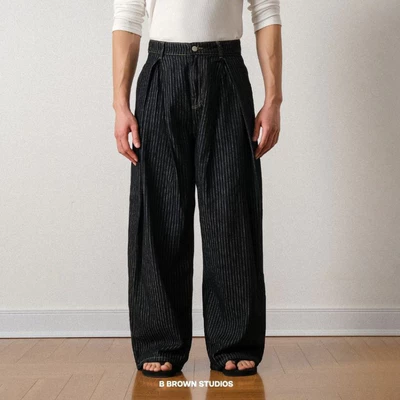 Quần Jeans Nam B Brown Kẻ Sọc Li Vát Chéo Ống Rộng Phủ Giày - Striped Wide Leg Jeans