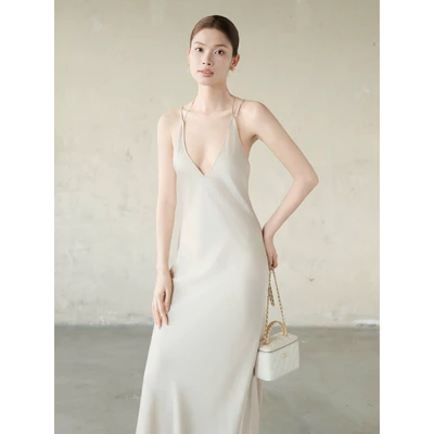 RUBIES Kissie Dress - Đầm Dài Nữ Vải Lụa Tô Châu Dáng Suông Chiết Eo 2 Dây Cổ Tim V Hở Lưng