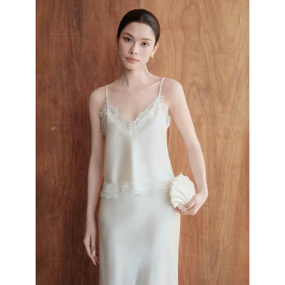 RUBIES Letty Top - Áo Kiểu Nữ Vải Lụa Phối Ren 2 Dây Cổ Tim V