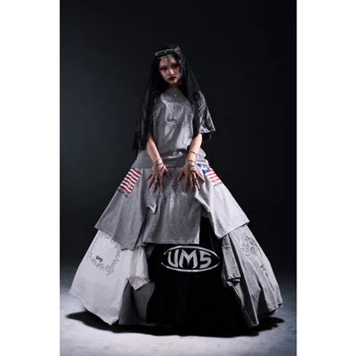 Áo Thun Màu Xám Hình Khung Chất Liệu Cotton Logo UMS Form Boxy Phong Cách Streetwear Local Brand Việt Nam