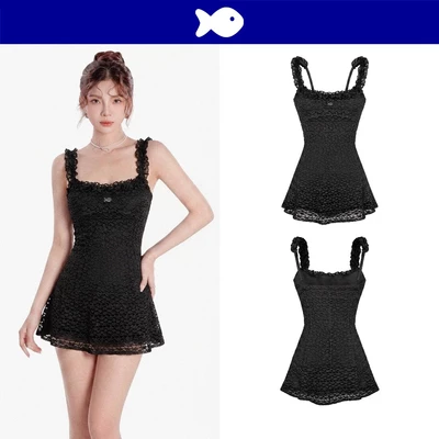 Đầm xoè dáng 2 dây thun ren hoa DKMV thiết kế phối bèo đính logo cá inox đáng yêu màu đen Mira Dress | K-D35-D