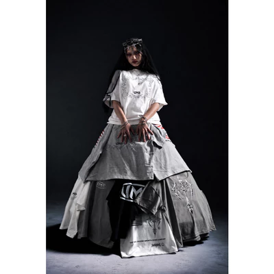 Áo Thun Màu Trắng Hình Khung Chất Liệu Cotton Logo UMS Form Boxy Phong Cách Streetwear Local Brand Việt Nam