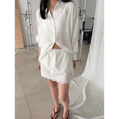 Chân váy ngắn hoạ tiết boi thêu 𝐒𝐎𝐌𝐒 | 𝐁𝐮𝐠 𝐒𝐤𝐢𝐫𝐭