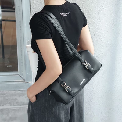 Túi Đeo Vai Form Baguette Da PVC Cao Cấp - Scarab Elryn Belt Grande Bag