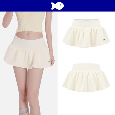 Chân váy xinh dáng xòe ngắn cạp thấp DKMV có quần bảo hộ thiết kế trơn đính logo inox màu kem Juna Skirt | K-V14-K