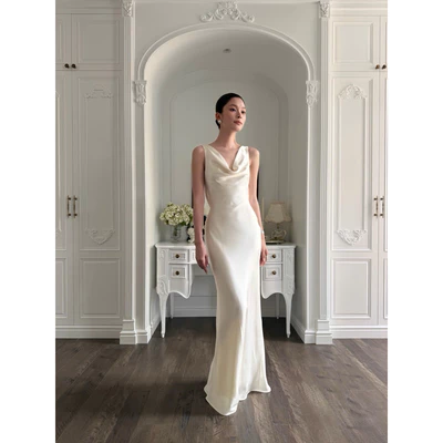 RUBIES Bonnie Dress - Đầm Dài Nữ Vải Lụa Tô Châu Dáng Ôm Suông Sát Nách Cổ Đổ Hở Lưng