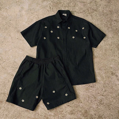 Bộ sơ mi tay ngắn và quần short YELLOW FLICKER họa tiết thêu daisy unisex