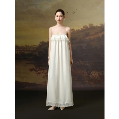 RUBIES Isoi Dress - Đầm Dài Nữ Vải Lụa Satin Phối Ren Dáng Suông 2 Dây Cổ Vuông Bèo Ngực