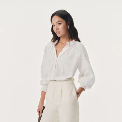 Áo kiểu dáng suông tay bồng cổ V, cổ xếp nếp tạo bèo Cotton V-neck blouse Mono Talk - MOF26W-T20039TK