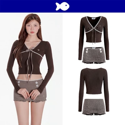 Set đồ nữ áo croptop tay dài và chân váy ngắn DKMV hoạ tiết caro phối ren trắng len xốp màu nâu Sahara | K-T80 & K-V17-N