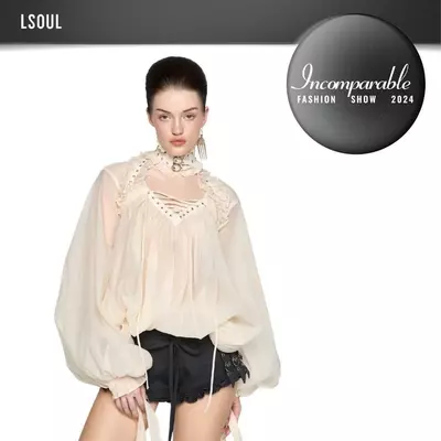 [INCOMPARABLE] LSOUL - Áo Kiểu Voan Tơ Màu Kem Cổ Cao Khoét Ngực Tay Bồng Phối Đan Dây Cá Tính LAURÈNE TOP A24082777