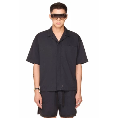 Áo sơ mi dáng ngắn boxy cổ cuban - BEUTER® EMBROIDERED BUTTON UP SHIRT - BLACK
