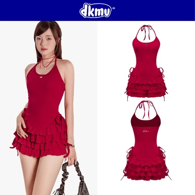 Đầm đỏ ngắn hở lưng dáng xòe xếp tầng DKMV form ôm đáng yêu logo hình inox và thêu thắt nơ Bridgette Dress | K-D4-DO