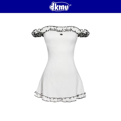 Đầm trễ vai trắng phối bèo viền chỉ nổi DKMV ôm dáng xòe tà nhẹ đính logo cá inox điệu đà Da Eun Dress | K-D32-T