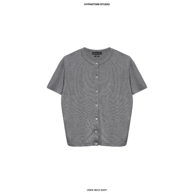 HYPNOTISM |"CREW NECK SHIRT" Áo cổ tròn unisex ngắn tay phối cúc vải dệt kim mềm mịn