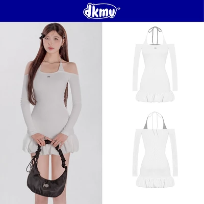 Đầm trễ vai tay dài cột dây cổ yếm DKMV màu trắng ngắn dáng ôm phối bí đính logo cá inox xinh xắn Ye Ji Dress | K-D31-T