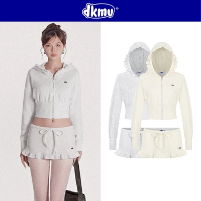 Set đồ nữ áo khoác và chân váy ngắn DKMV hoạ tiết phối bèo dây thắt nơ đáng yêu đính logo cá điệu đà Dreamy | K-SET20