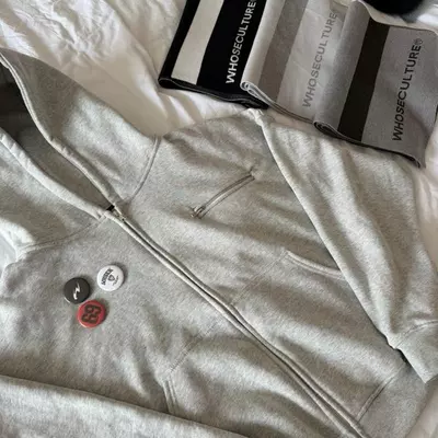 [DEAL MỞ BÁN] BADGE HOODIE ZIP - Áo khoác nỉ bông pin cài dây kéo kim loại (Có túi trong) Whose Studio
