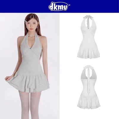 Đầm cổ yếm dáng ngắn xoè tầng DKMV phối viền bèo ôm dáng bồng bềnh đính logo cá màu xám trắng Catlyn Dress | K-D43-XT
