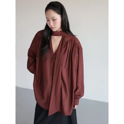 Áo sơmi form rộng xếp ly cổ V dây cổ hàn 𝐒𝐎𝐌𝐒 | 𝐑𝐨𝐮𝐠𝐞 𝐒𝐡𝐢𝐫𝐭