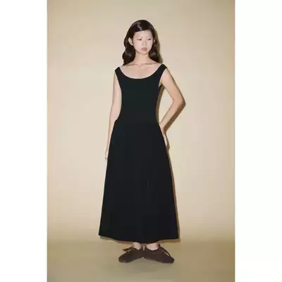 LIBÉ WORKSHOP - Đầm dài trễ vai dáng suông thân trên thun gân thân dưới vải cotton màu đen 7440