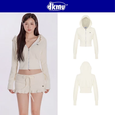 Áo khoác cho nữ croptop có mũ DKMV viền phối bèo điệu đà dài tay bo chun ôm dáng logo cá màu kem Dreamy | K-SET20-AK-K