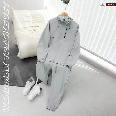 Quần Áo khoác gió WINDMAX TRACKSUIT TORANO 1 lớp mũ liền in logo 2 mặt a dụng, dễ phối đồ, cản gió tốt GWCW301-GWBW301