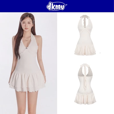 Đầm xoè ngắn xếp tầng cổ yếm cột nơ DKMV thiết kế viền phối bèo đáng yêu đính logo cá màu kem Catlyn Dress | K-D43-K