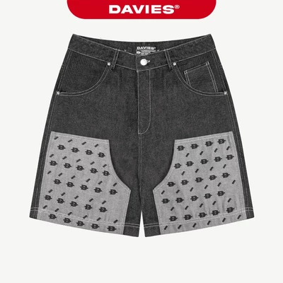 Quần jean lửng nam nữ ống rộng DAVIES hoạ tiết thêu monogram viền chỉ nổi cạp thấp màu đen Monogram Denim Short | D-Q15