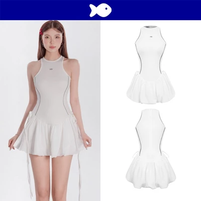 Đầm ngắn dáng bí phồng nữ DKMV sát nách thắt dây nơ bên hông hoạ tiết phối viền màu trắng Glossy Dress | K-D6-T
