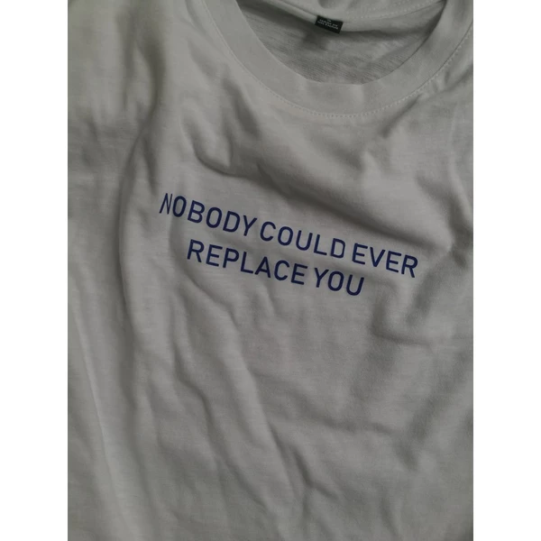 Áo thun unisex cotton in chữ Nobody could ever replace you