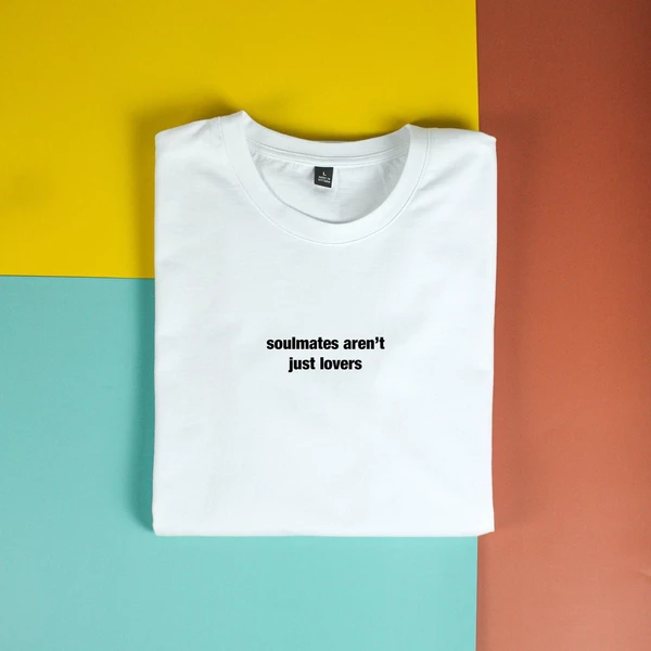 Áo thun unisex cotton 100% in chữ soulmates aren't just lovers (nhiều màu)