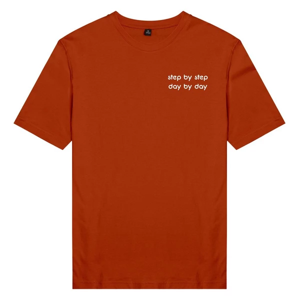 Áo thun ngắn tay unisex Chodole cho cả nam và nữ, chất liệu vải cotton in cotton 100%  in chữ step by step, day by day