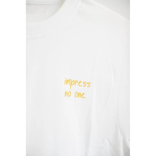 Áo thun cotton 100% in chữ Impress no one