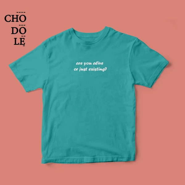 Áo thun tay ngắn unisex Chodole cho cả nam và nữ, chất liệu vải cotton in chữ are you alive or just existing?