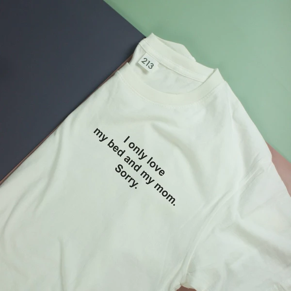 Áo thun oversize cotton mỏng in chữ I only love my bed and my mom [Clearance]