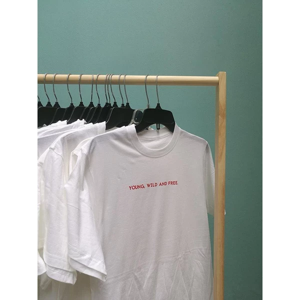 Áo thun cotton 100% in chữ Young, wild, and free