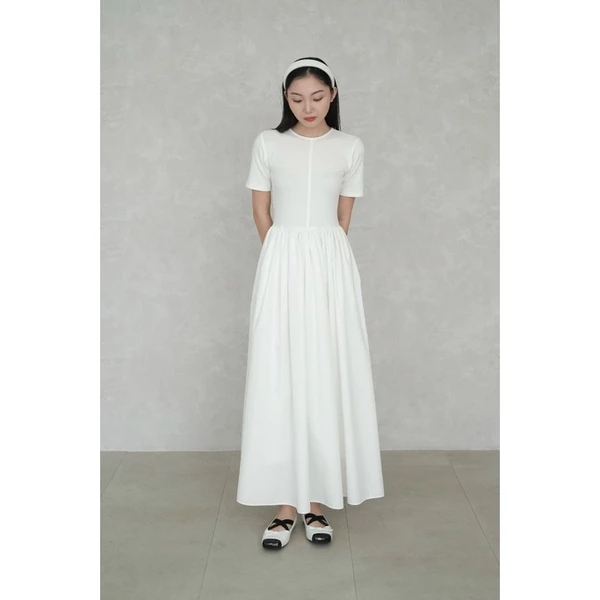 RUBIES Maya Dress - Đầm Dài Nữ Vải Thun Phối Kate Dáng Tùng Xòe Tay Ngắn Cổ Tròn