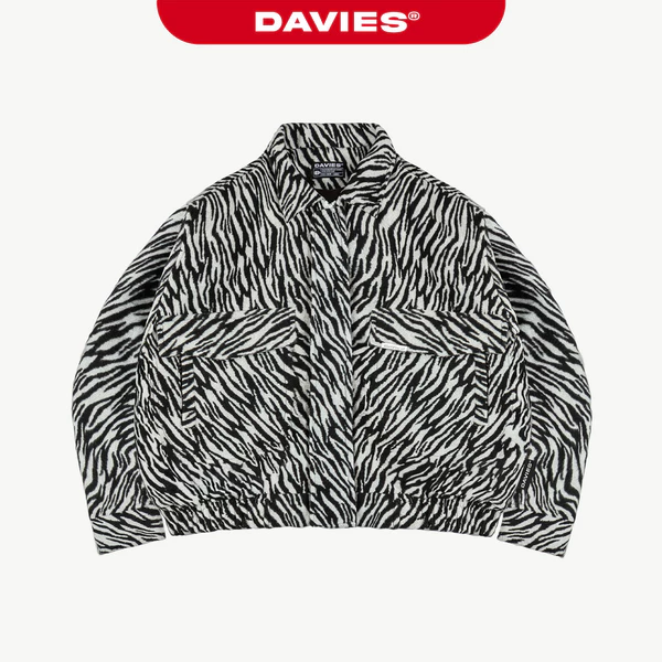 Áo khoác bomber nỉ họa tiết ngựa vằn DAVIES logo inox thiết kế túi 2 túi kèm lót dù Zebra Classy Crop Jacket| D36-AK2-ZE