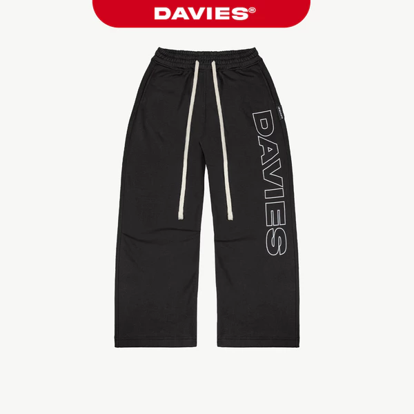 Quần nỉ ống rộng dài in chữ DAVIES rút dây màu đen túi gập thân sau thêu Medium Track Pants| D-Q4