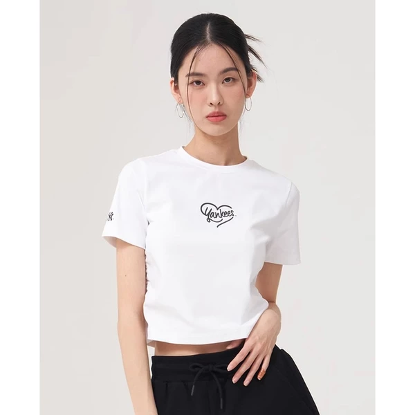 MLB - Áo croptop nữ cổ tròn tay ngắn Heart Athleisure_3FTSH0453-50WHS