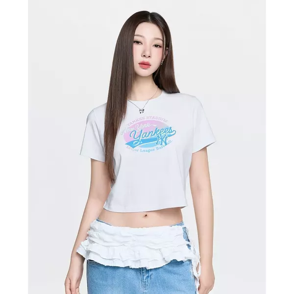 MLB - Áo croptop nữ cổ tròn tay ngắn Vintage Graphic_3FTSX0663-50WHS