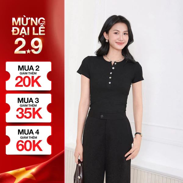 Áo Thun Nữ GUMAC Form Slim Cổ Tròn Đính Nút Xà Cừ Co Giãn Thoải Mái ATF04021